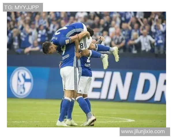 沙尔克04遭遇连败压力,战绩堪忧球迷担心 沙尔克04遭遇连败压力,战绩堪忧球迷担心